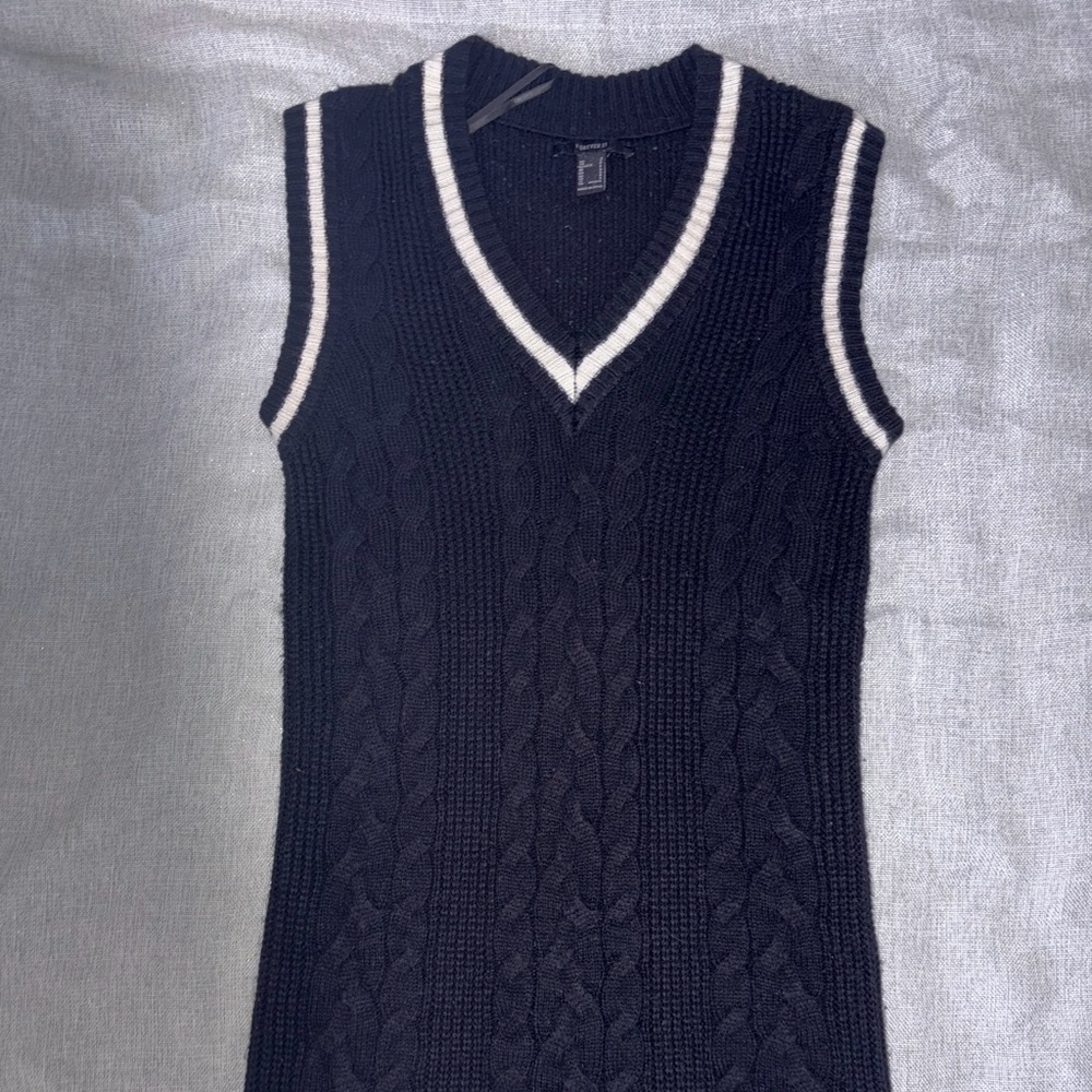 Black Sleeveless Cable Knit Sweater